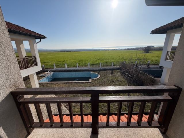 Luxusní dvoupatrový dům s výhledem na moře v Aheloy