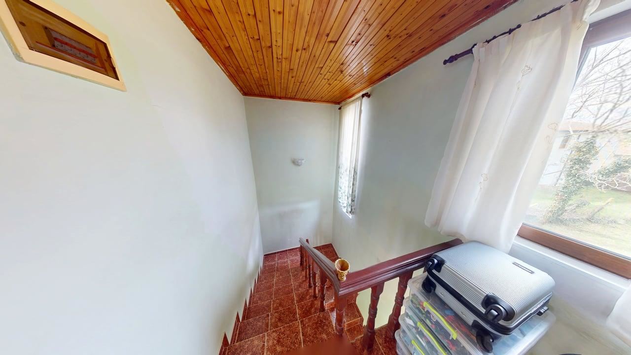 Dvoupodlažní dům ve vesnici Poroj – klid, prostor a pohodlí u moře