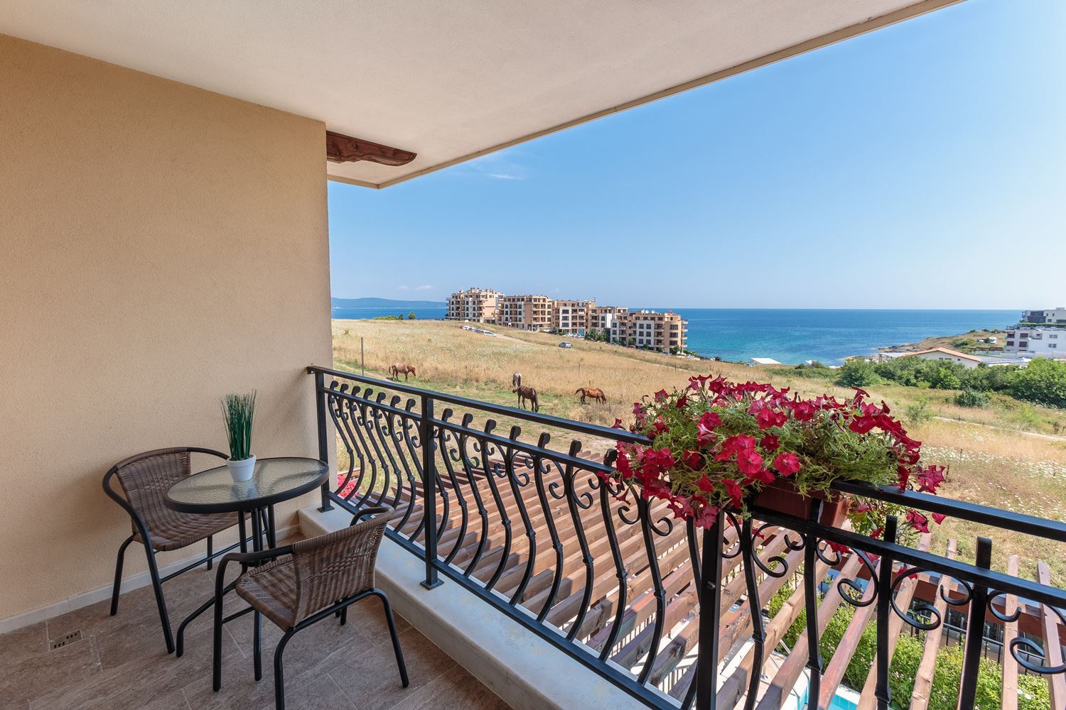 Prestižní přímořský dům s bazénem v Lozenets – luxus, klid a inspirující výhledy