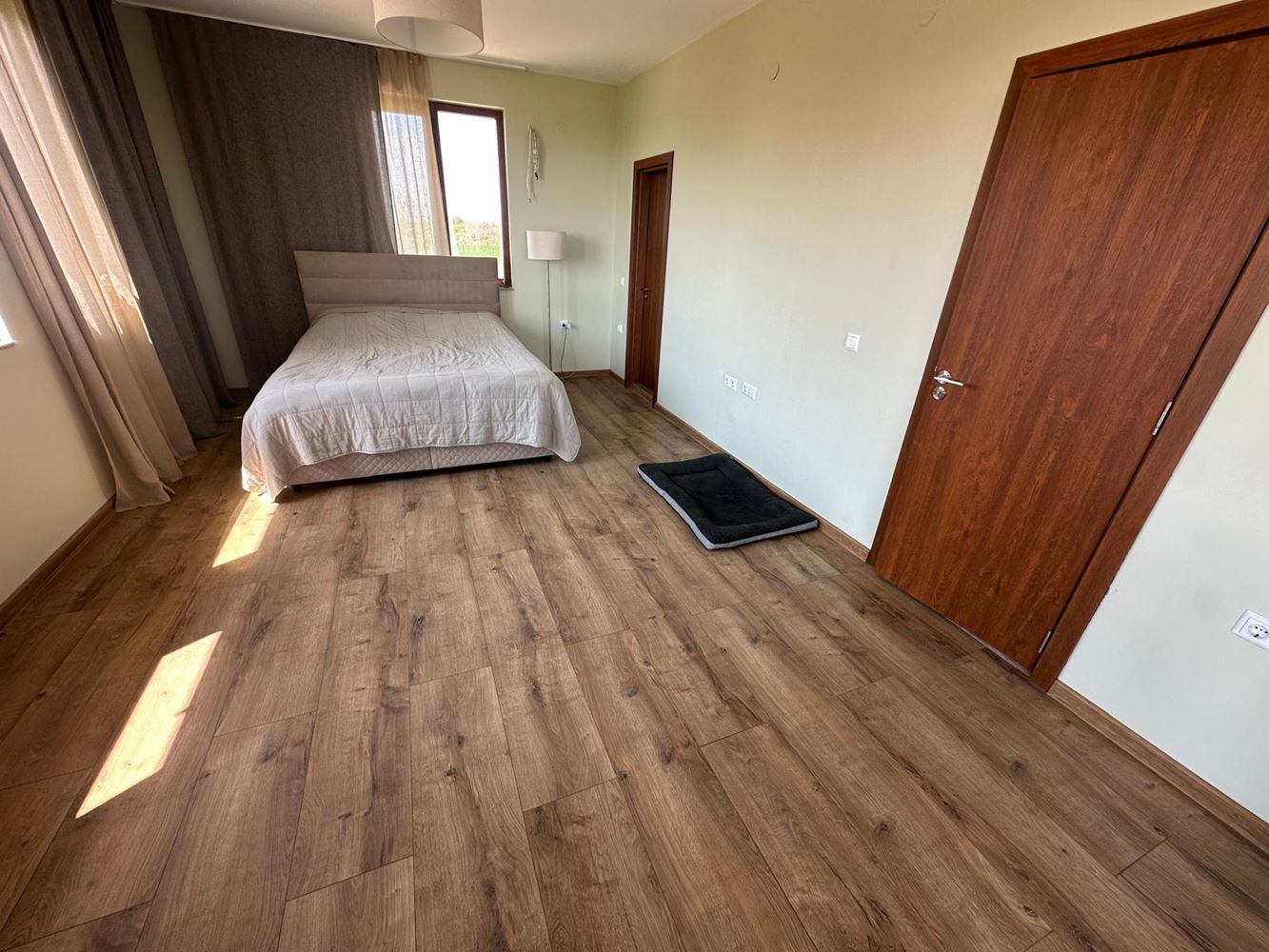 Dům s výhledem na moře v Pomorí – komfort, prostor a bez poplatku za údržbu