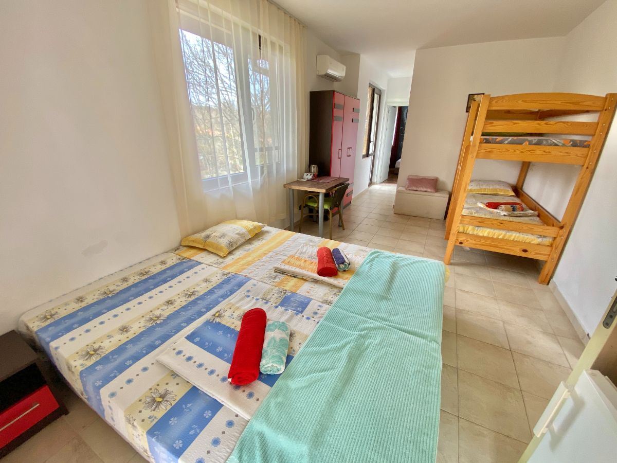 Dům s připraveným podnikáním v Primorsku – úspěšný rodinný hotel nebo útulný dům u moře s prokázaným příjmem