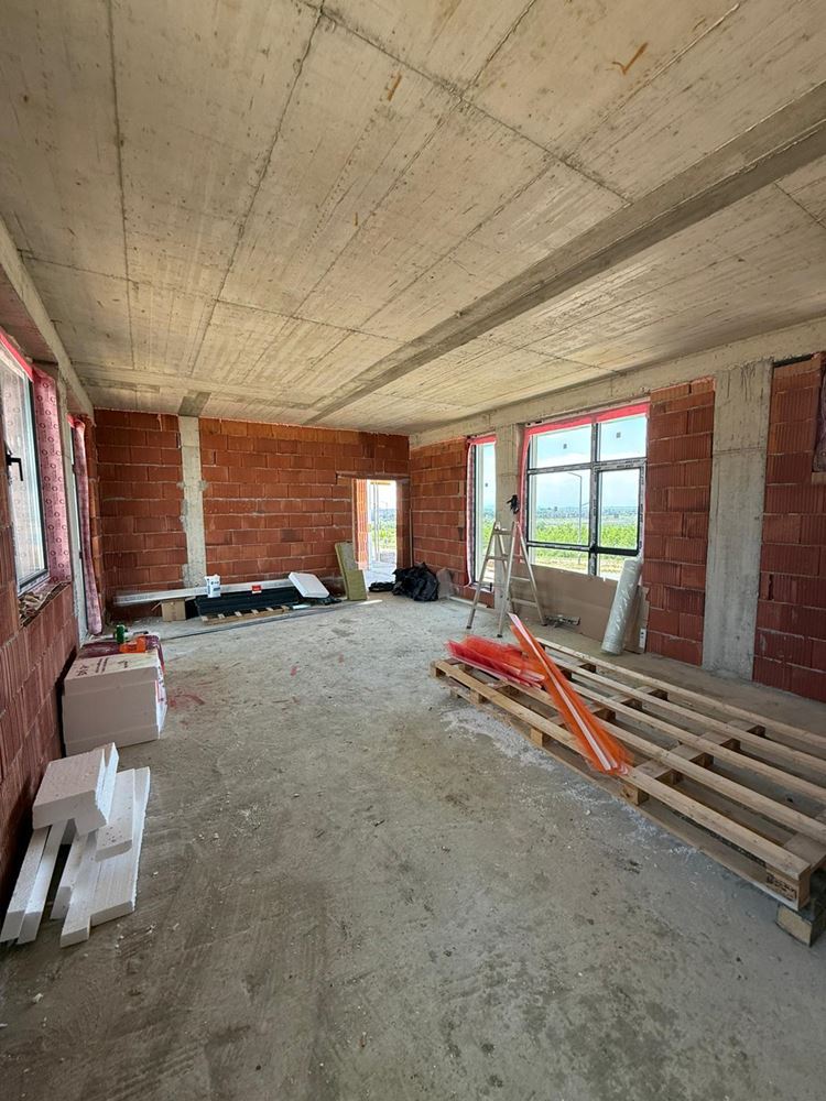 Luxusní prostorný dům s panoramatickými terasami a vlastní zahradou v moderním komplexu u moře