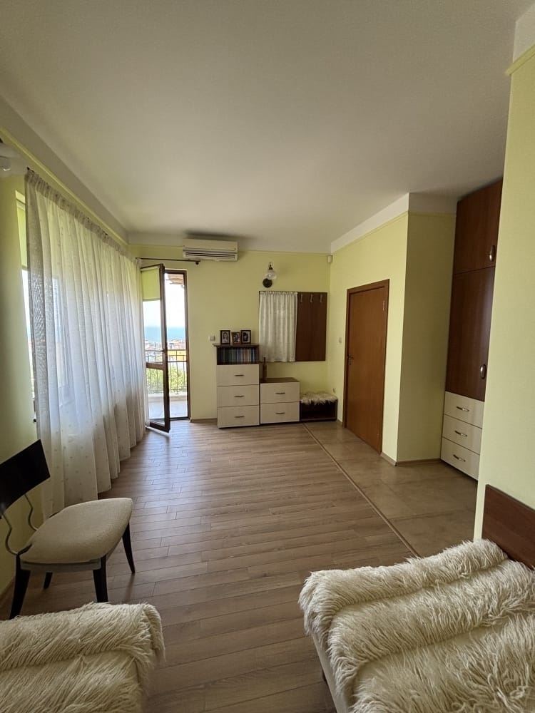 Samostatně stojící dům s panoramatickým výhledem na moře a vlastním pozemkem ve Sveti Vlas