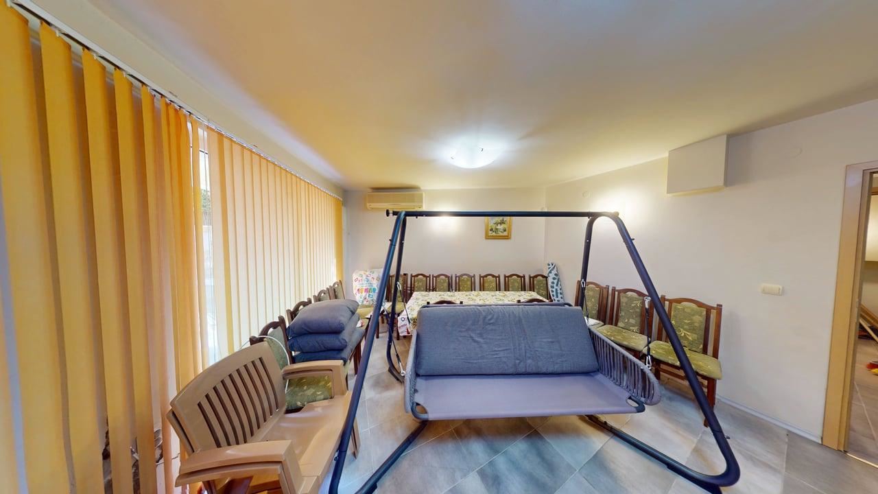 Panoramatický čtyřpatrový dům se 8 ložnicemi a výhledem na moře v letovisku Slunečný břeh – bez poplatku za údržbu