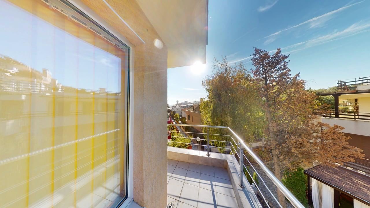 Panoramatický čtyřpatrový dům se 8 ložnicemi a výhledem na moře v letovisku Slunečný břeh – bez poplatku za údržbu