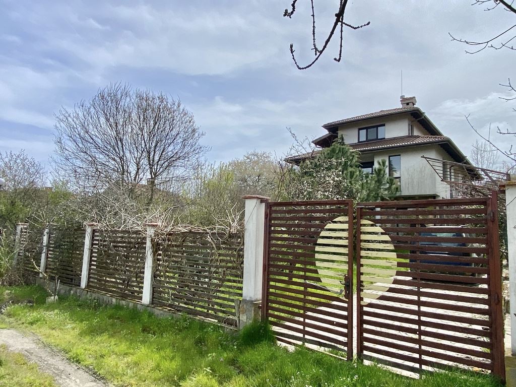Dům s připraveným podnikáním v Primorsku – úspěšný rodinný hotel nebo útulný dům u moře s prokázaným příjmem