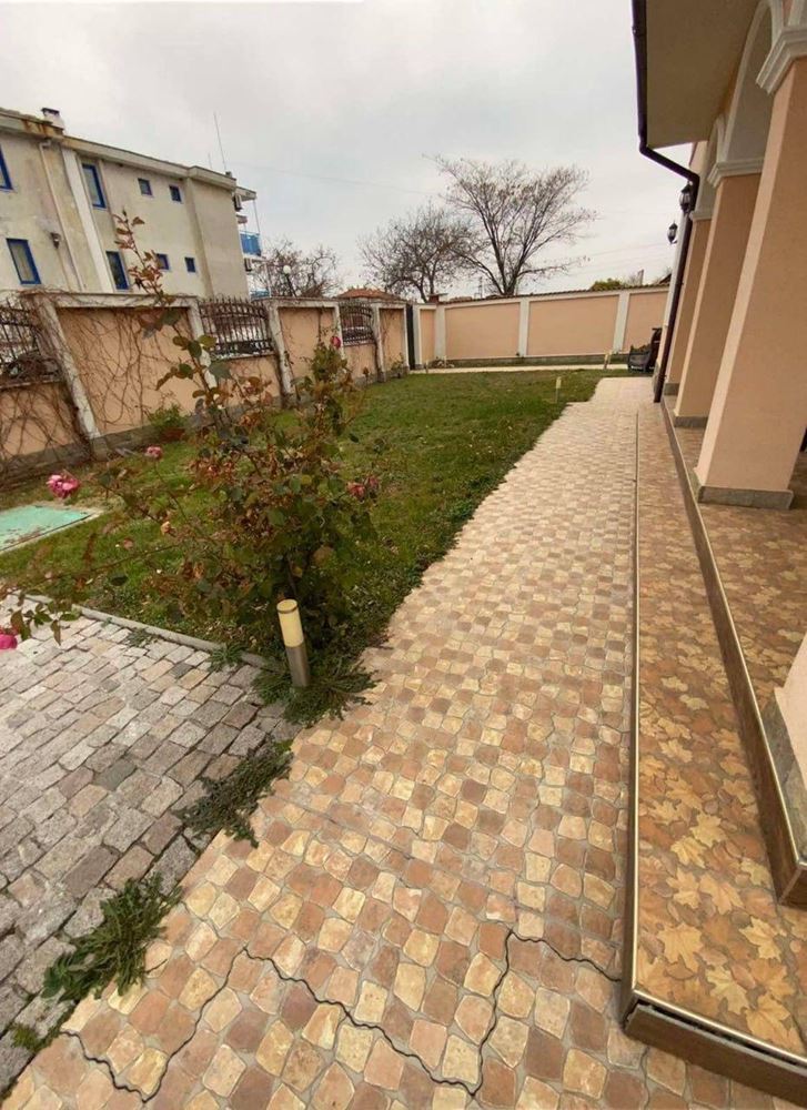 Moderní dům v centru Ravdy – luxusní připravený domov s vynikající polohou a vlastním pozemkem