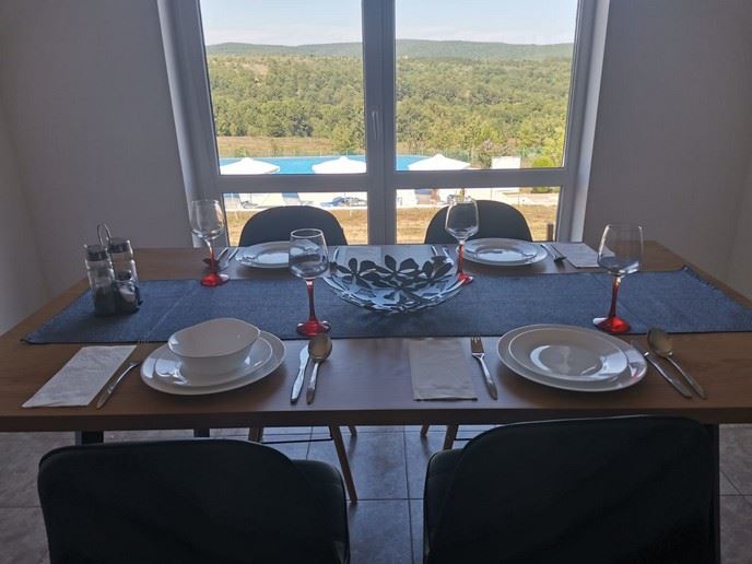 Prostorný jednopodlažní dům s panoramatickým výhledem v eko-komplexu na pohoří Balkán