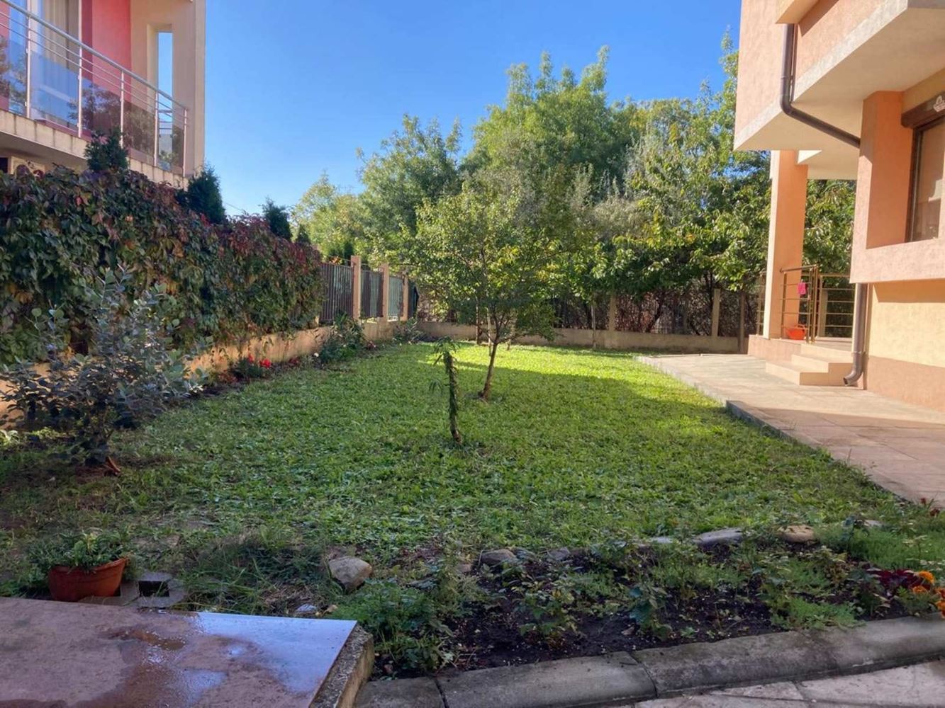 Prostorný třípodlažní rodinný dům v centru Ravdy – komfort, prestiž a plná samostatnost