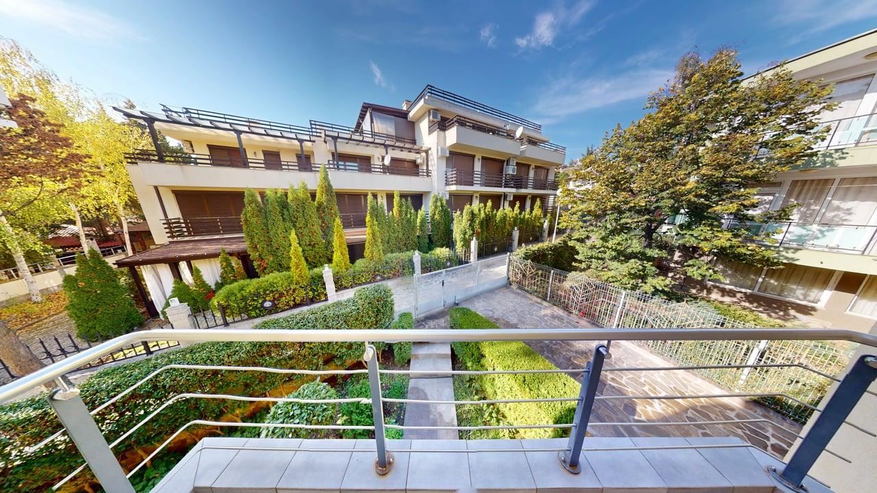 Panoramatický čtyřpatrový dům se 8 ložnicemi a výhledem na moře v letovisku Slunečný břeh – bez poplatku za údržbu