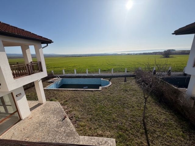 Luxusní dvoupatrový dům s výhledem na moře v Aheloy