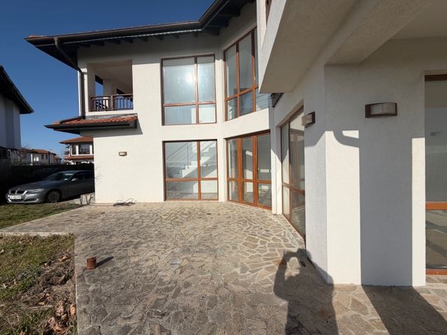 Luxusní dvoupatrový dům s výhledem na moře v Aheloy