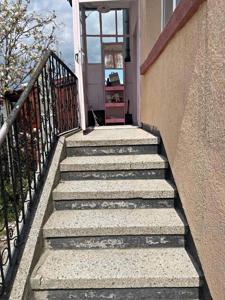 Samostatná část domu se zahradou v Burgasu – Banevo, prostornost, funkčnost a skvělá lokalita u minerálních lázní