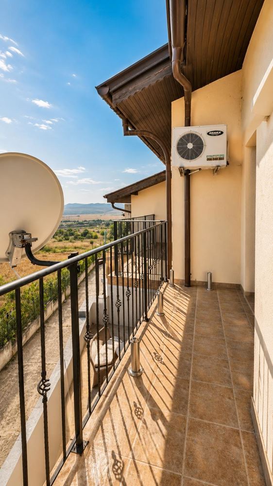 Luxusní dvoupodlažní dům s panoramatickým výhledem na moře nad Slunečným pobřežím – prostor, klid a život u moře