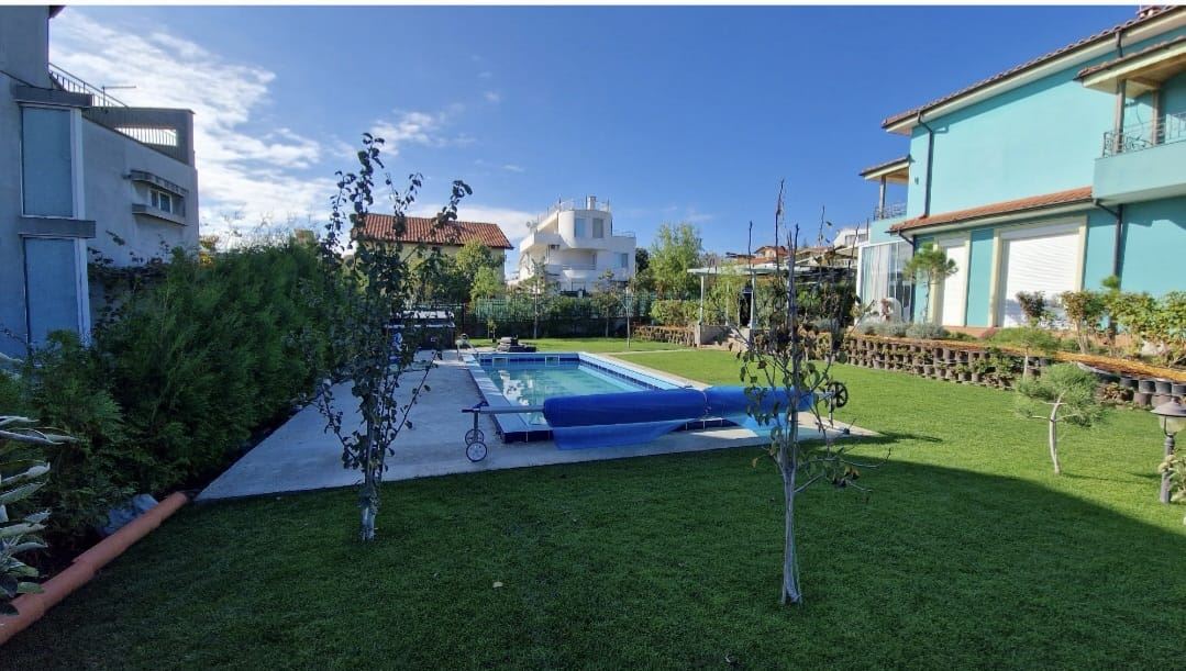 Moderní samostatný dům s panoramatem na moře a vyhřívaným bazénem v Chervenka, Chernomorets