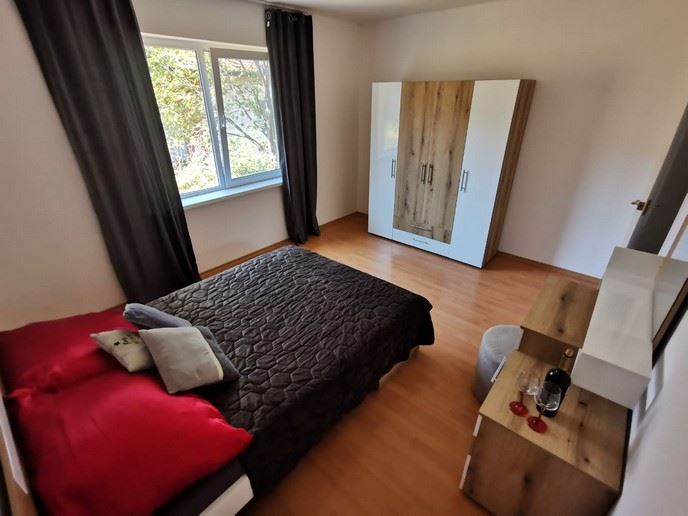 Prostorný jednopodlažní dům s panoramatickým výhledem v eko-komplexu na pohoří Balkán