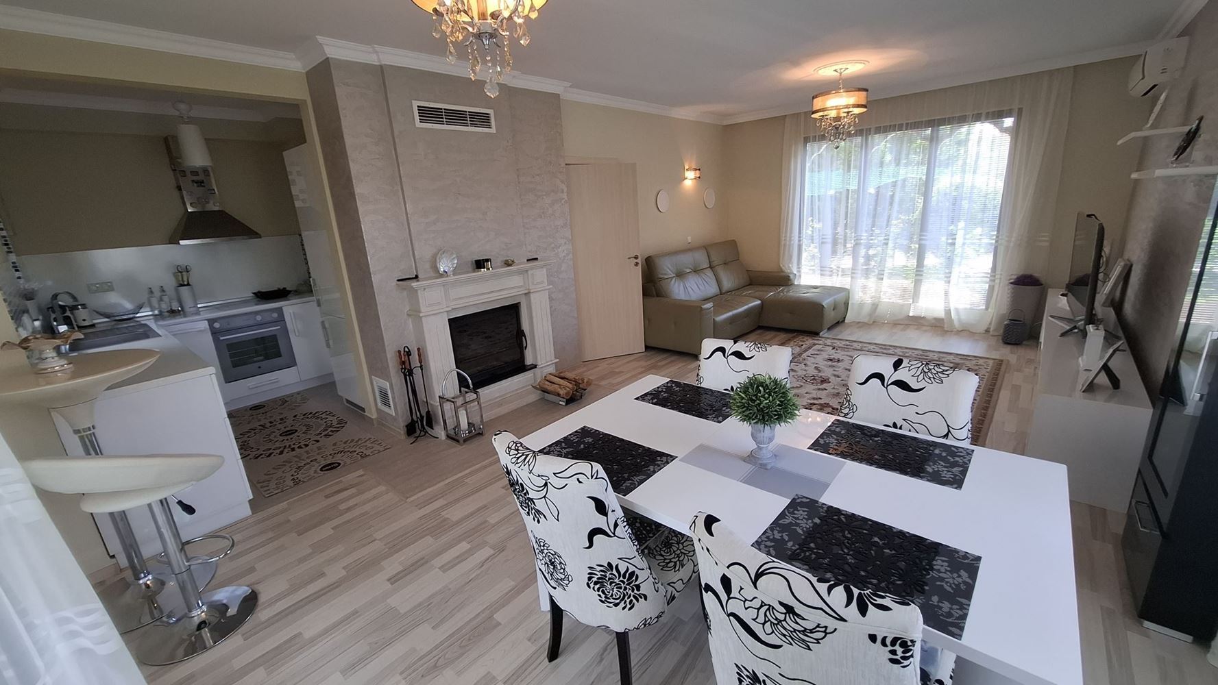 Luxusní dvoupodlažní dům v prestižním komplexu v Pomorie