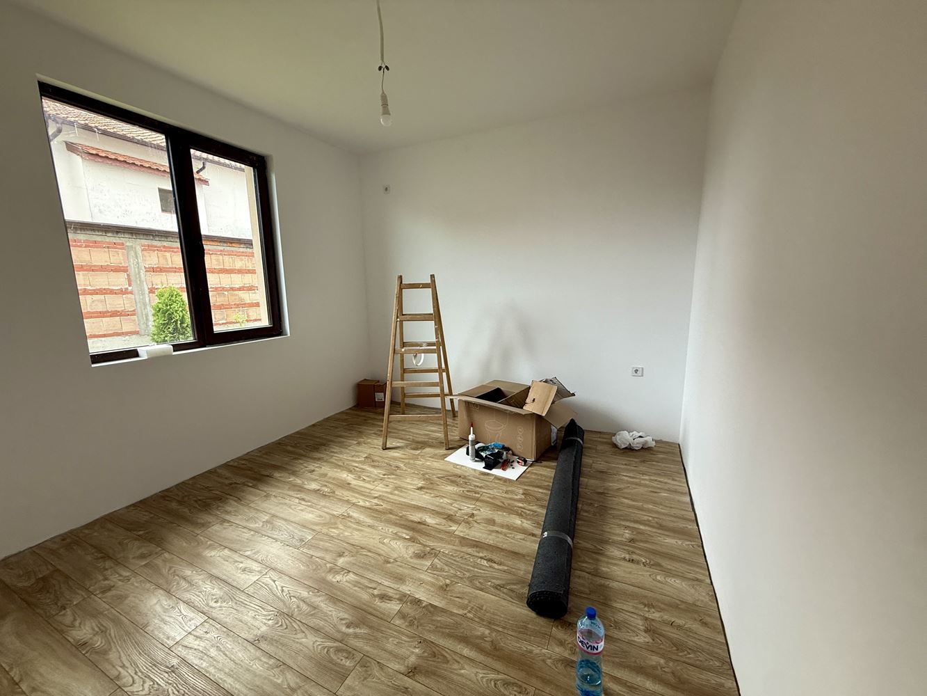 Nový přízemní dům se třemi ložnicemi a vlastní zahradou – komfort, klid a kvalita v blízkosti Slunečného pobřeží