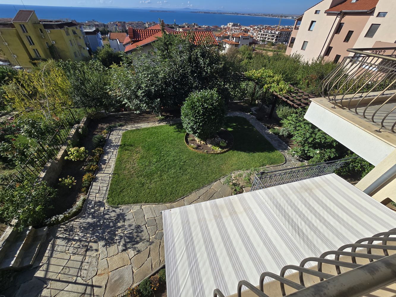 Samostatně stojící dům s panoramatickým výhledem na moře a vlastním pozemkem ve Sveti Vlas