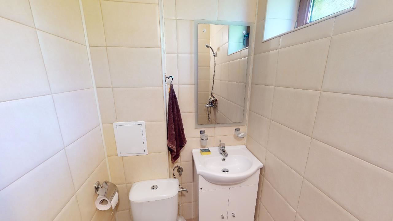 Třípatrový dům s bazénem a panoramatickým výhledem – jen 3 km od Sunny Beach