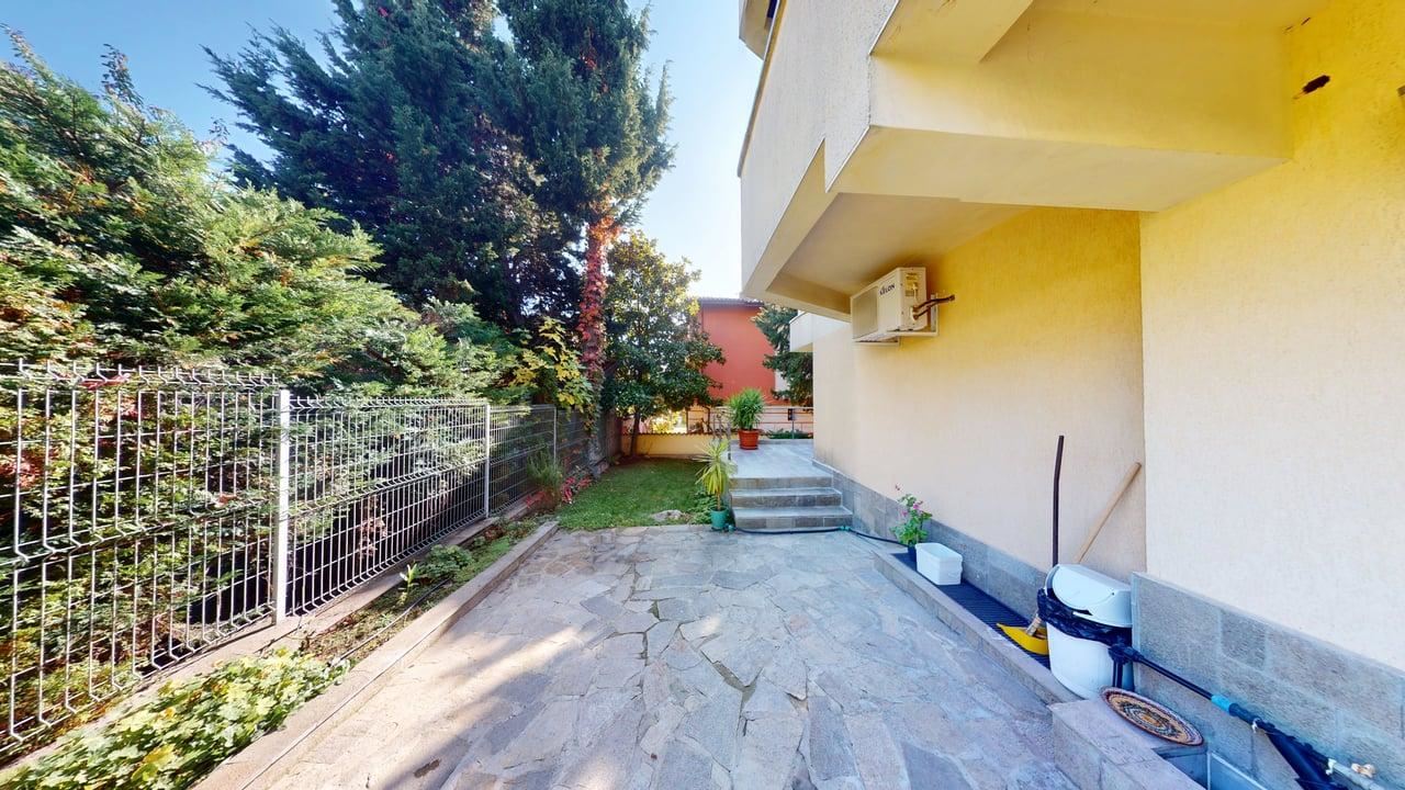 Panoramatický čtyřpatrový dům se 8 ložnicemi a výhledem na moře v letovisku Slunečný břeh – bez poplatku za údržbu