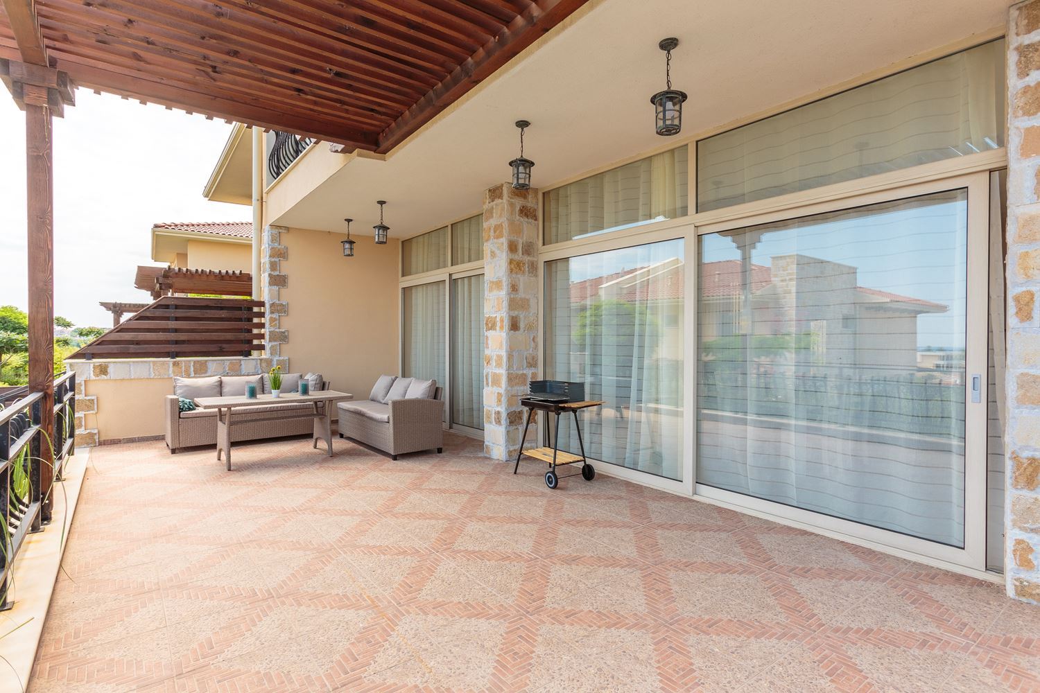 Prestižní přímořský dům s bazénem v Lozenets – luxus, klid a inspirující výhledy