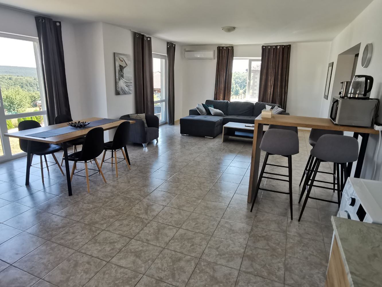 Prostorný jednopodlažní dům s panoramatickým výhledem v eko-komplexu na pohoří Balkán