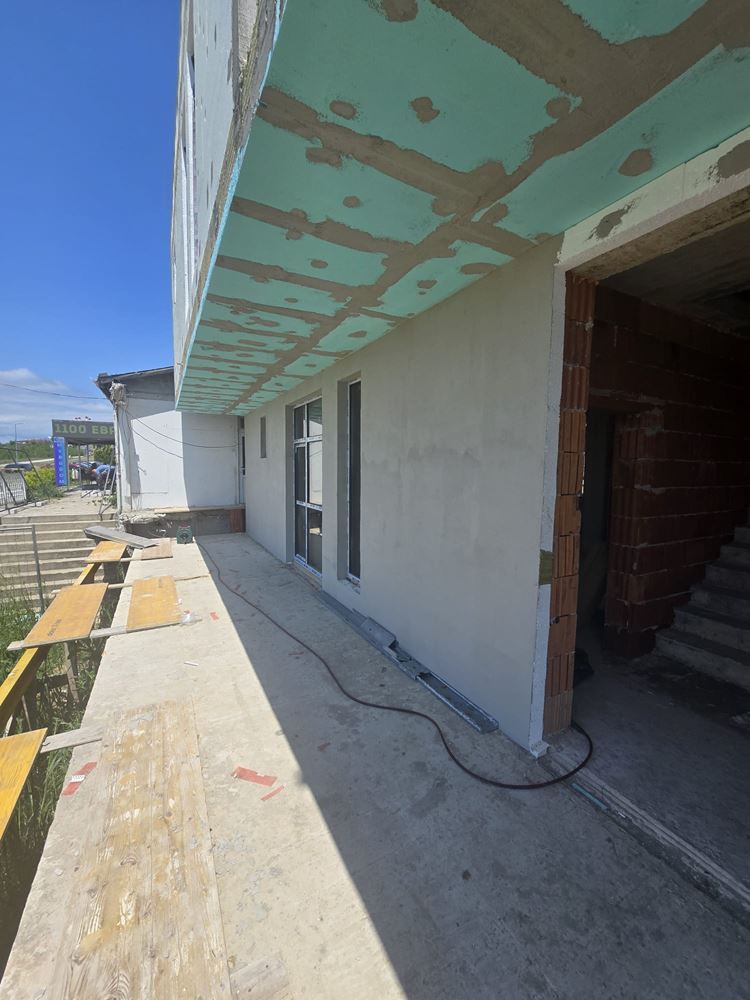 Luxusní prostorný dům s panoramatickými terasami a vlastní zahradou v moderním komplexu u moře