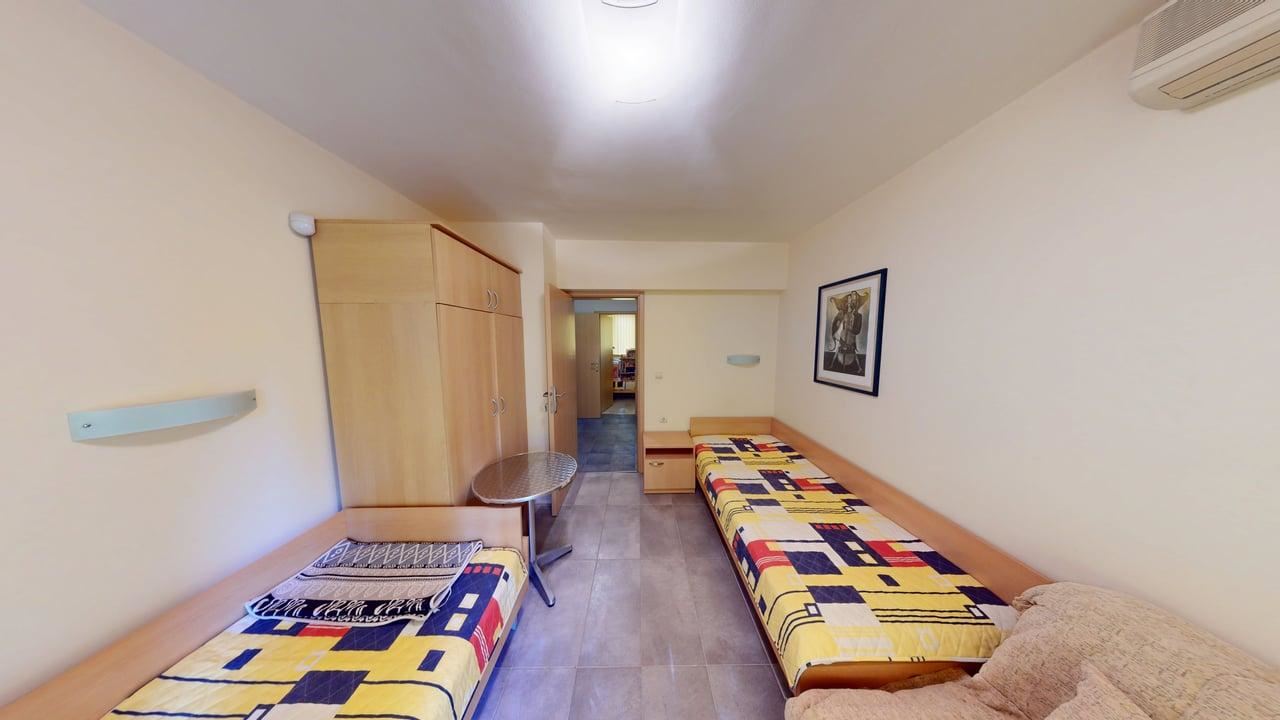 Panoramatický čtyřpatrový dům se 8 ložnicemi a výhledem na moře v letovisku Slunečný břeh – bez poplatku za údržbu