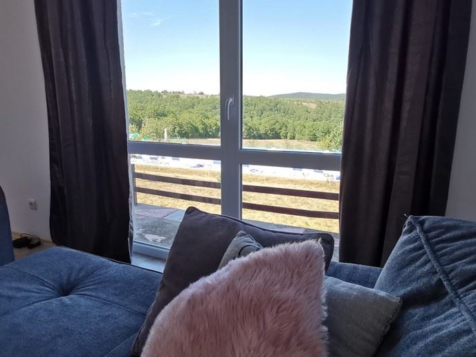 Prostorný jednopodlažní dům s panoramatickým výhledem v eko-komplexu na pohoří Balkán