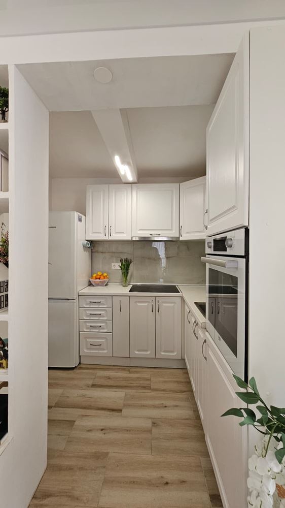 Výjimečný přízemní dům s prostornou zahradou v klidné vesnici Kosharitsa