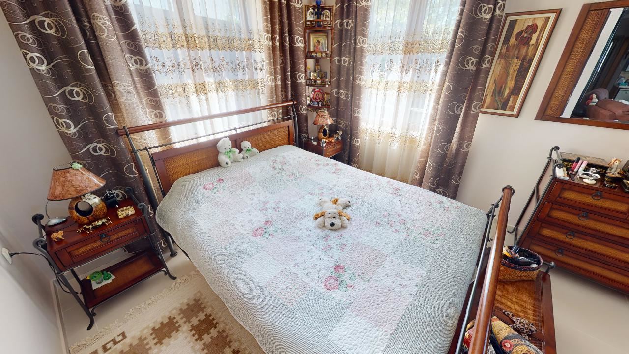 Třípatrový dům s bazénem a panoramatickým výhledem – jen 3 km od Sunny Beach