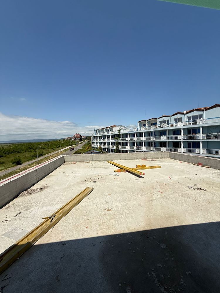 Luxusní prostorný dům s panoramatickými terasami a vlastní zahradou v moderním komplexu u moře