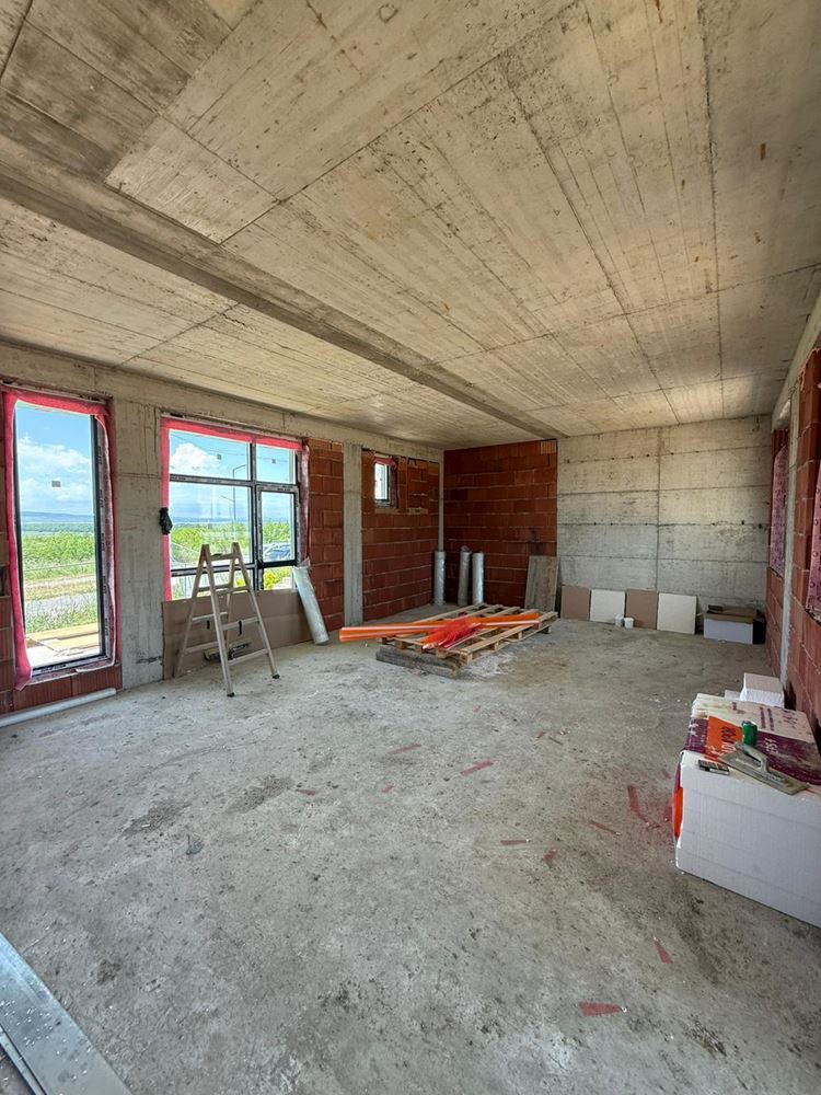 Luxusní prostorný dům s panoramatickými terasami a vlastní zahradou v moderním komplexu u moře