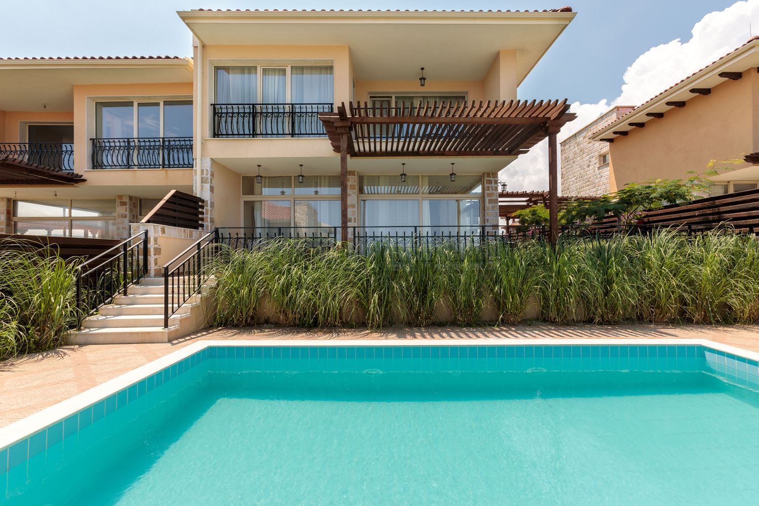 Prestižní přímořský dům s bazénem v Lozenets – luxus, klid a inspirující výhledy