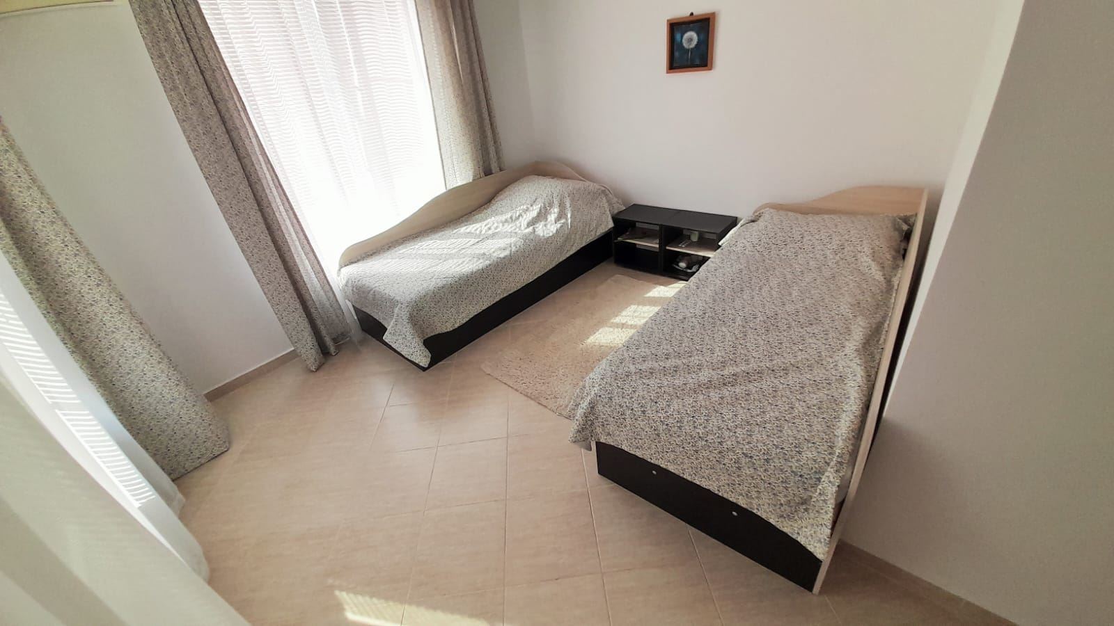 Samostatný dům se zahradou a bazénem ve vilové zóně Slunečného pobřeží