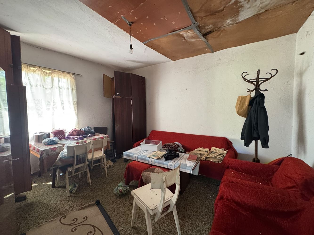 Jednopodlažní dům s velkým pozemkem a garáží ve vesnici Smolnik, oblast Burgas – klid a možnost vytvoření nového domova