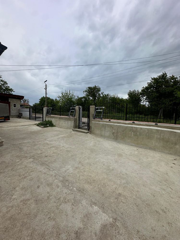 Kompletně zrekonstruovaný dům s obrovským pozemkem a perfektními podmínkami pro celoroční bydlení
