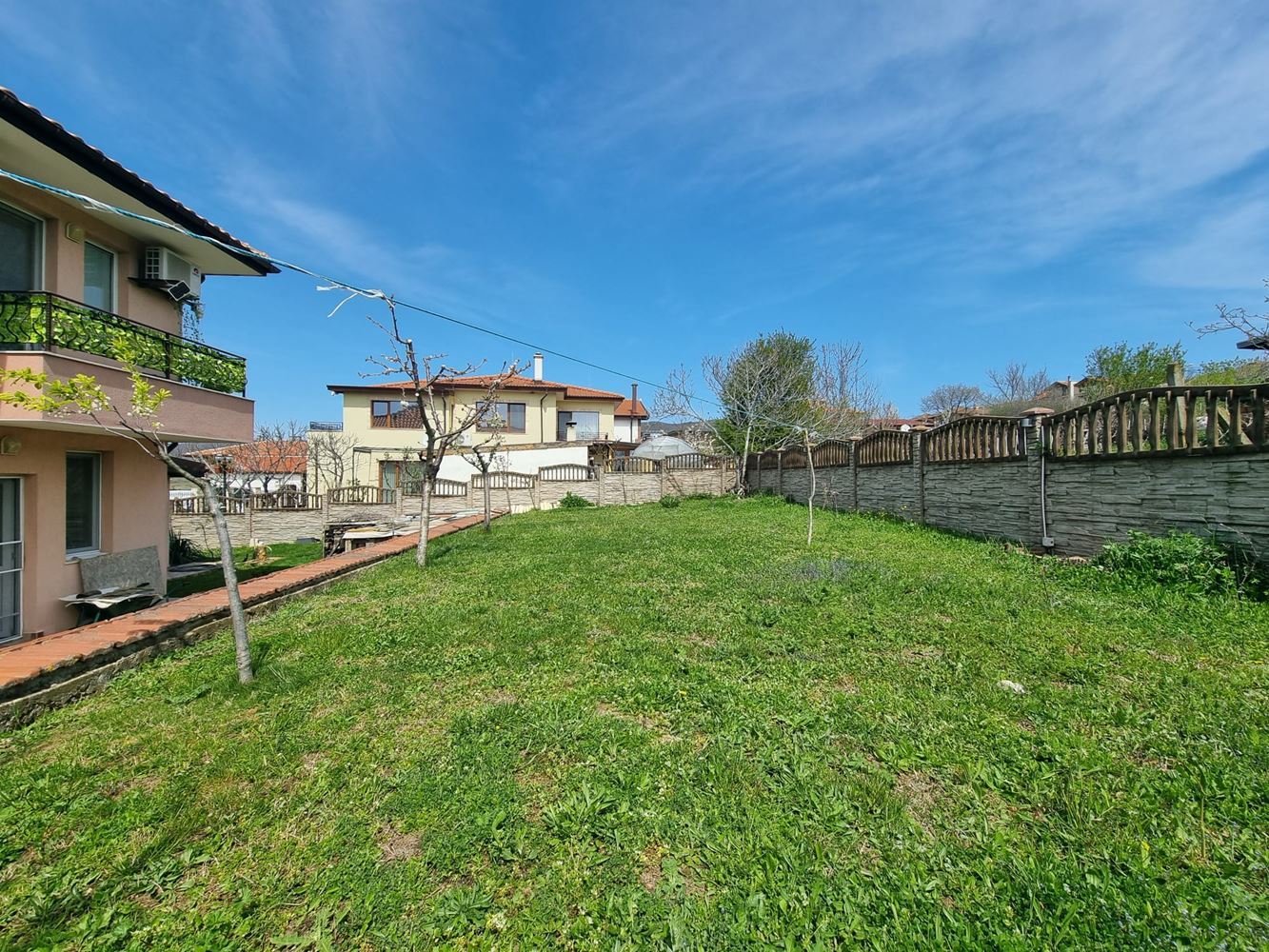 Krásný dvoupodlažní dům se zahradou, garáží a moderním vytápěním v Košarici