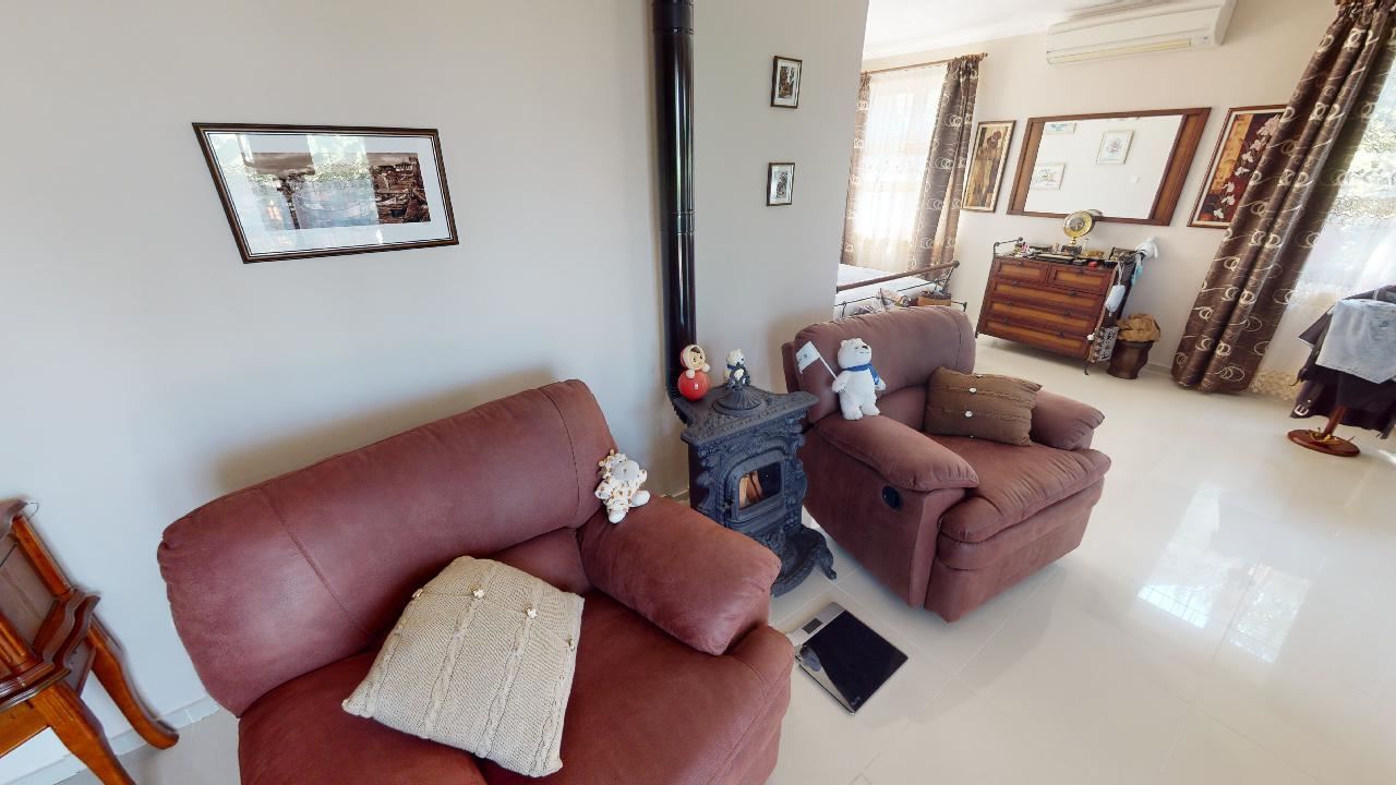 Třípatrový dům s bazénem a panoramatickým výhledem – jen 3 km od Sunny Beach