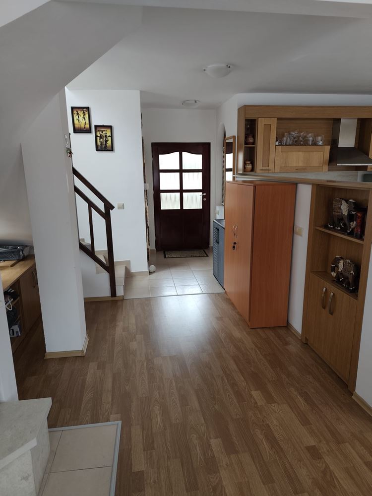 Luxusní dvoupodlažní dům s bazénem a krásnou panoramatickou scenérií v prestižním komplexu – Aheloy