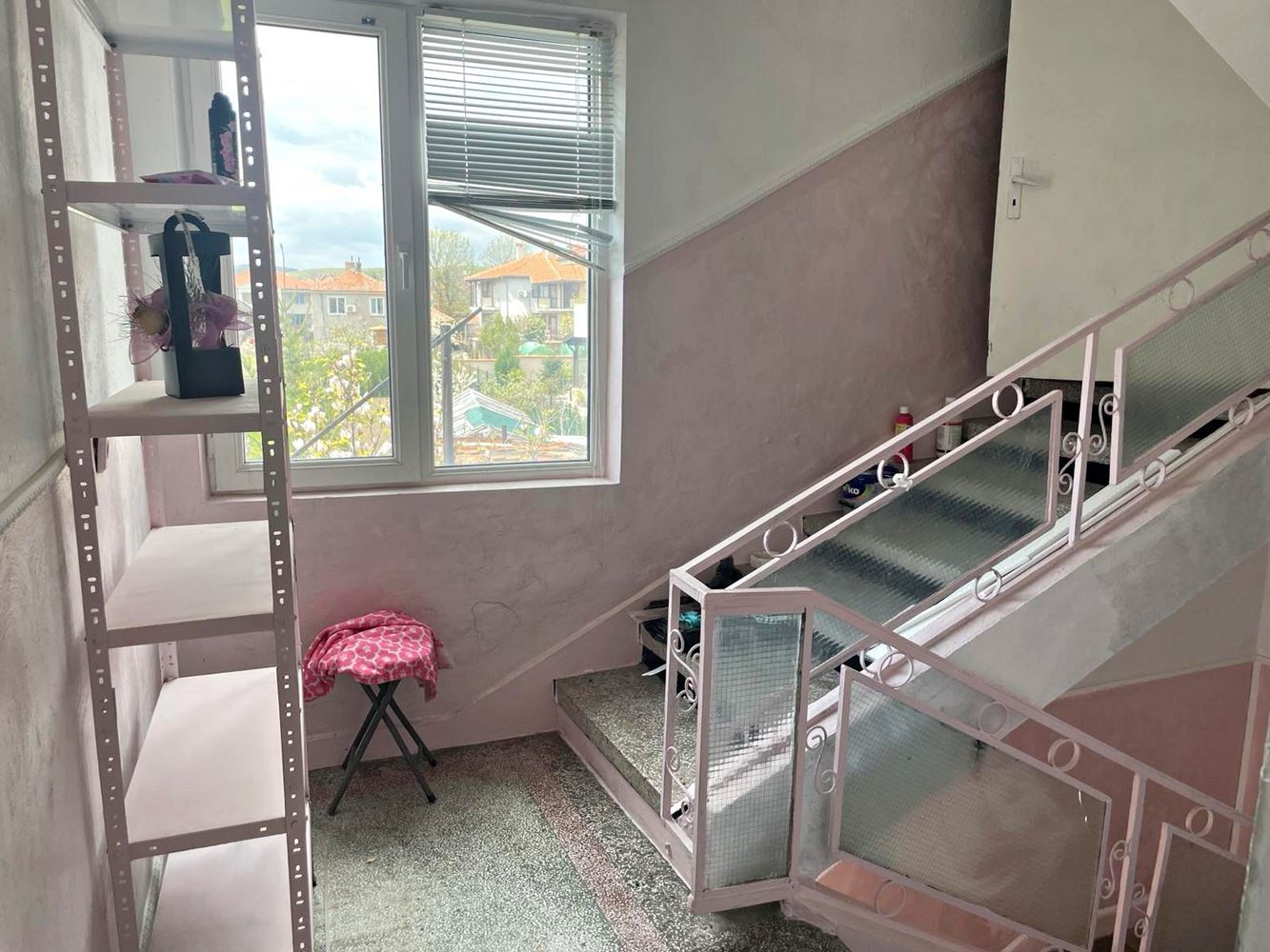 Samostatná část domu se zahradou v Burgasu – Banevo, prostornost, funkčnost a skvělá lokalita u minerálních lázní
