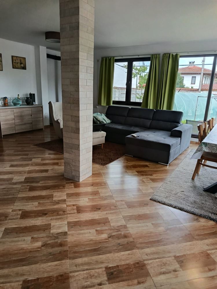 Krásný jednopodlažní dům s velkou zahradou v srdci Strandže – útulnost, příroda a klid nedaleko Burgasu