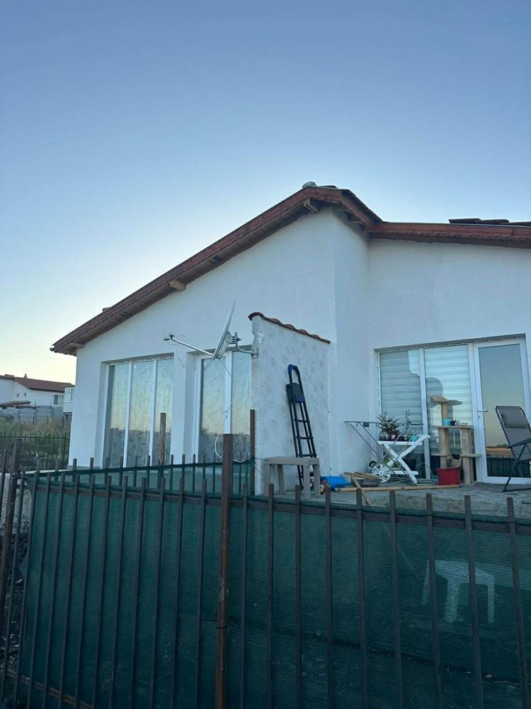 Nový jednopodlažní dům se zahradou v Kableshkovu – bez poplatku za údržbu