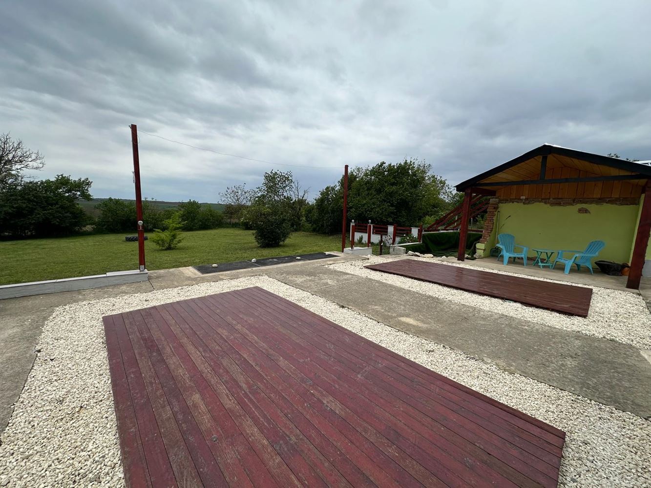 Kompletně zrekonstruovaný dům s obrovským pozemkem a perfektními podmínkami pro celoroční bydlení