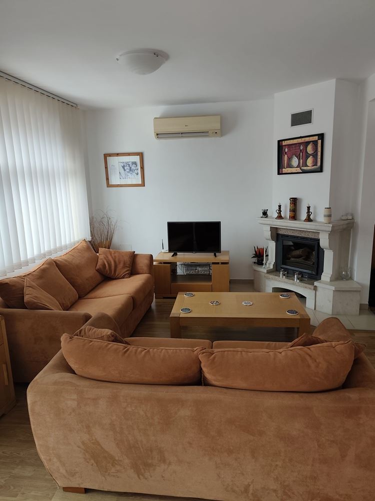 Luxusní dvoupodlažní dům s bazénem a krásnou panoramatickou scenérií v prestižním komplexu – Aheloy