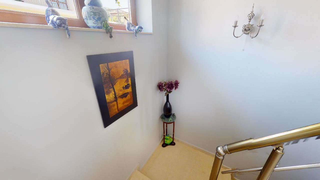 Třípatrový dům s bazénem a panoramatickým výhledem – jen 3 km od Sunny Beach