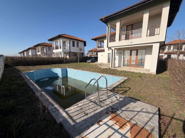 Luxusní dvoupatrový dům s výhledem na moře v Aheloy