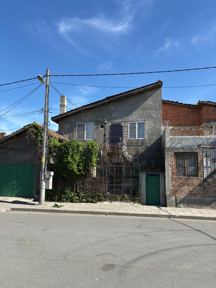 Burgas – Samostatný dvoupodlažní dům s garáží a možností dvou nezávislých domácností