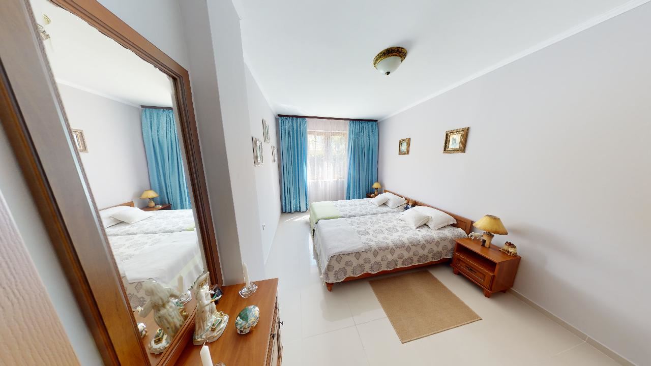 Třípatrový dům s bazénem a panoramatickým výhledem – jen 3 km od Sunny Beach